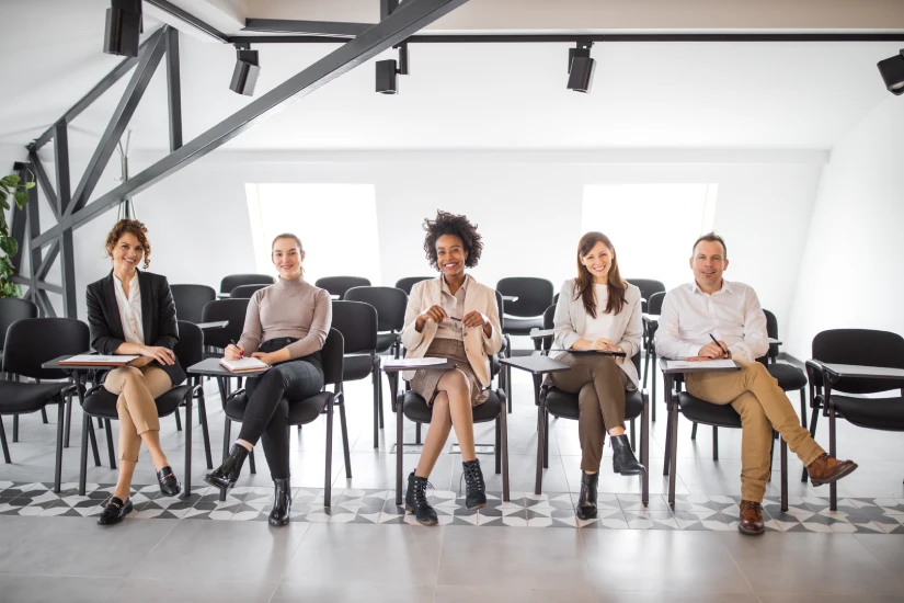 Entrevista Coletiva de Emprego: 5 dicas para uma seleção eficiente