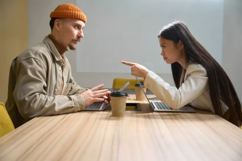 Advertência por Atraso: Como Lidar e Implicações para a Empresa